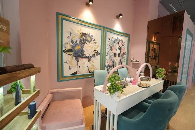 Nail workstations inside Daisy Nail Studio Sindhu Bhavan